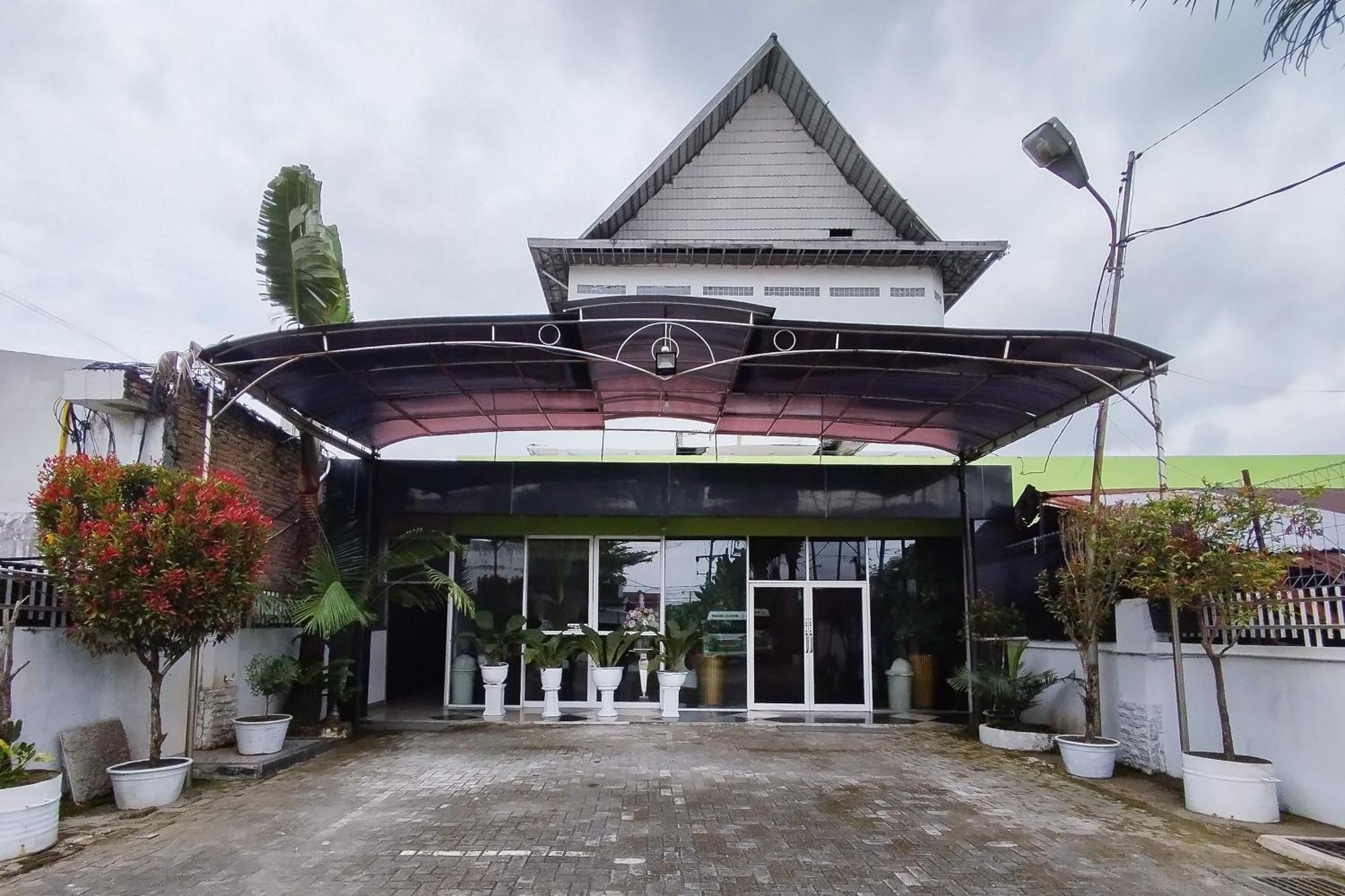 Reddoorz Near Focal Point Medan Hotel Sunggal Buitenkant foto