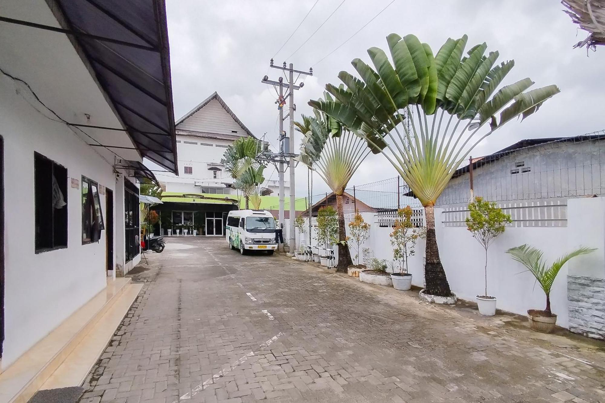 Reddoorz Near Focal Point Medan Hotel Sunggal Buitenkant foto