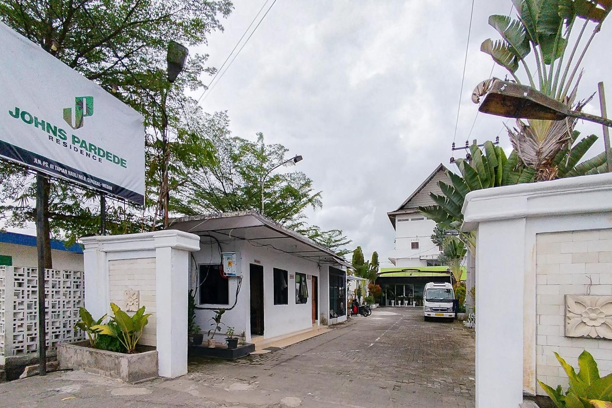 Reddoorz Near Focal Point Medan Hotel Sunggal Buitenkant foto